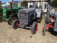 Tracteur Deering gris (ph F. Mrugala, St Jean de Touslas)(1)